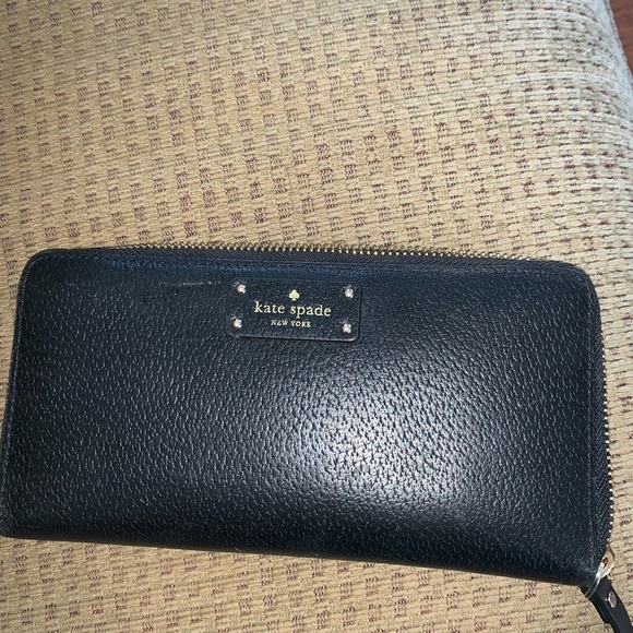 Black zip Kate spade wallet - Picture 1 of 4